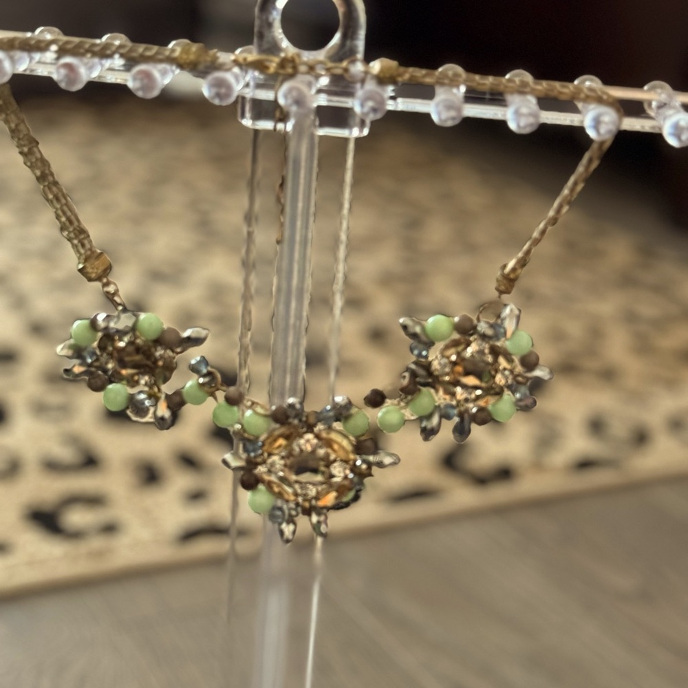 Lot of costume necklaces. Over twelve necklaces. All in great condition